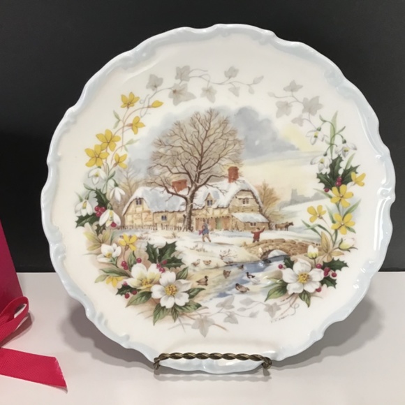 4 Vintage ROYAL ALBERT COLLECTORS PLATES - Picture 10 of 10